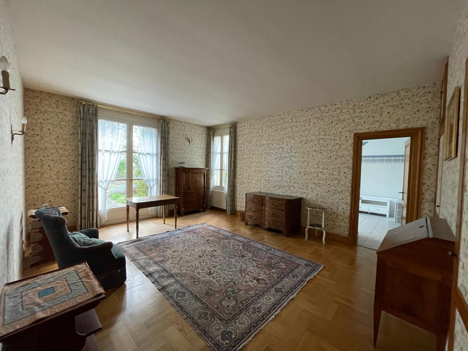 Belle propriété de Famille offrant 400m² habitables avec dépendances et garage sur 1ha2 de parc arboré