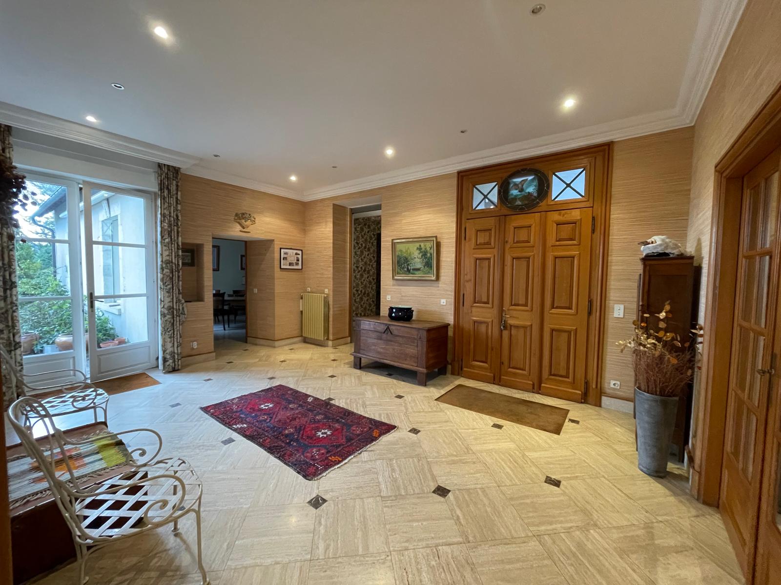 Belle propriété de Famille offrant 400m² habitables avec dépendances et garage sur 1ha2 de parc arboré