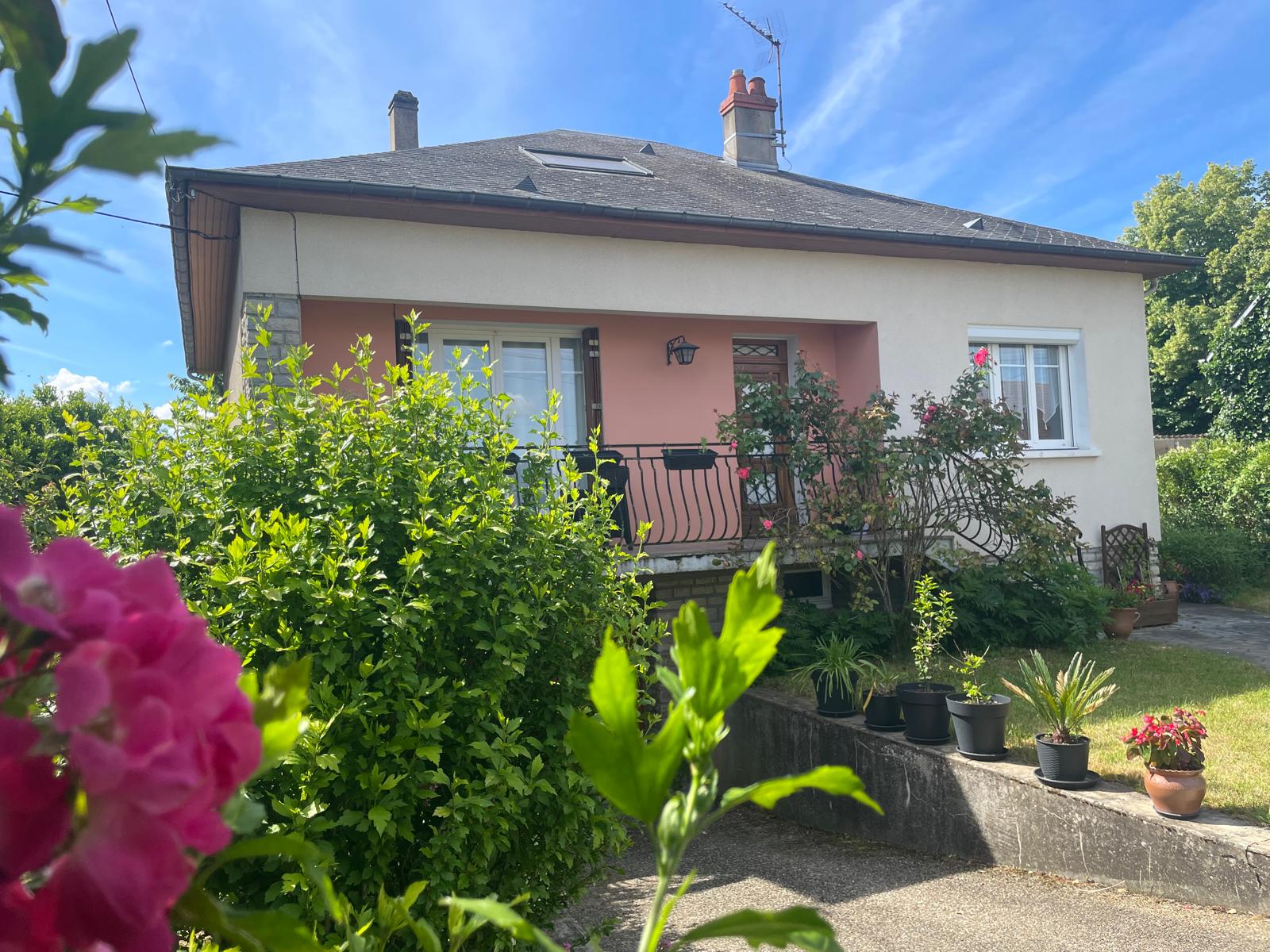 Maison sur sous-sol offrant env. 88m² habitables avec agréable jardin - Image principale