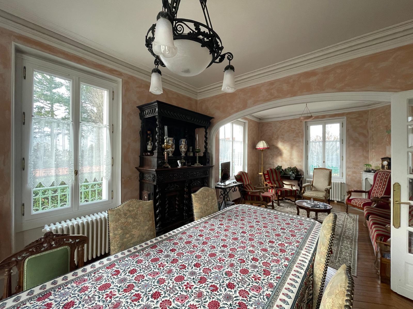 Jolie maison de Famille 1930’s avec beau parc arboré