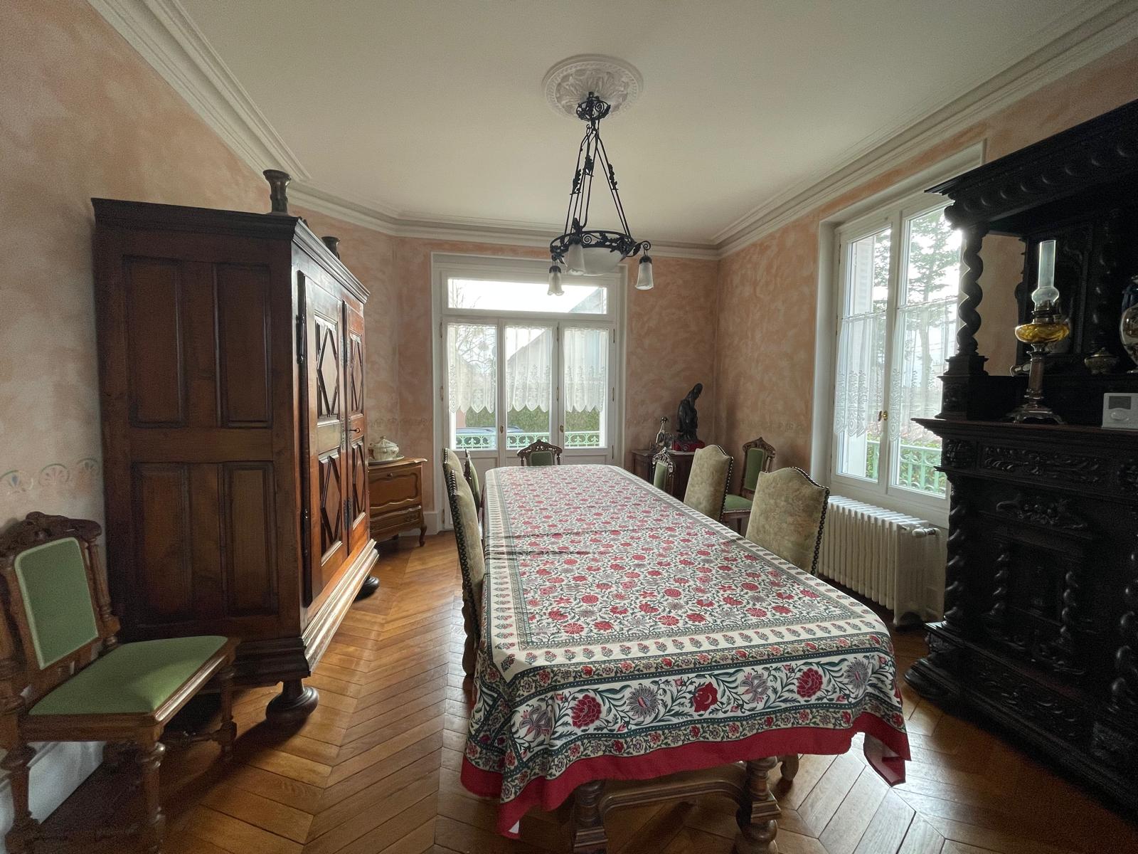 Jolie maison de Famille 1930’s avec beau parc arboré