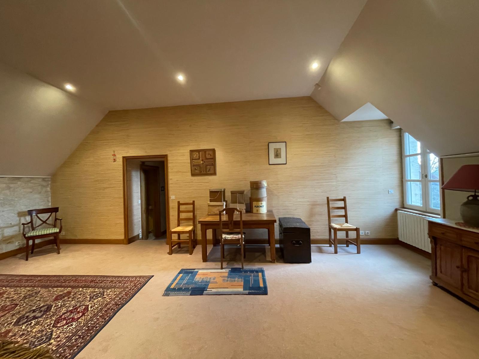 Belle propriété de Famille offrant 400m² habitables avec dépendances et garage sur 1ha2 de parc arboré