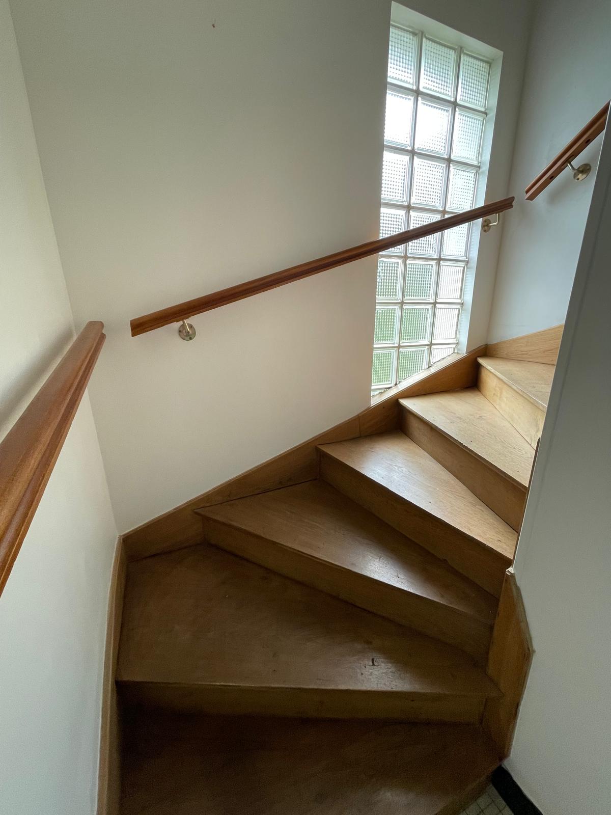 Maison sur sous-sol offrant env. 88m² habitables avec agréable jardin
