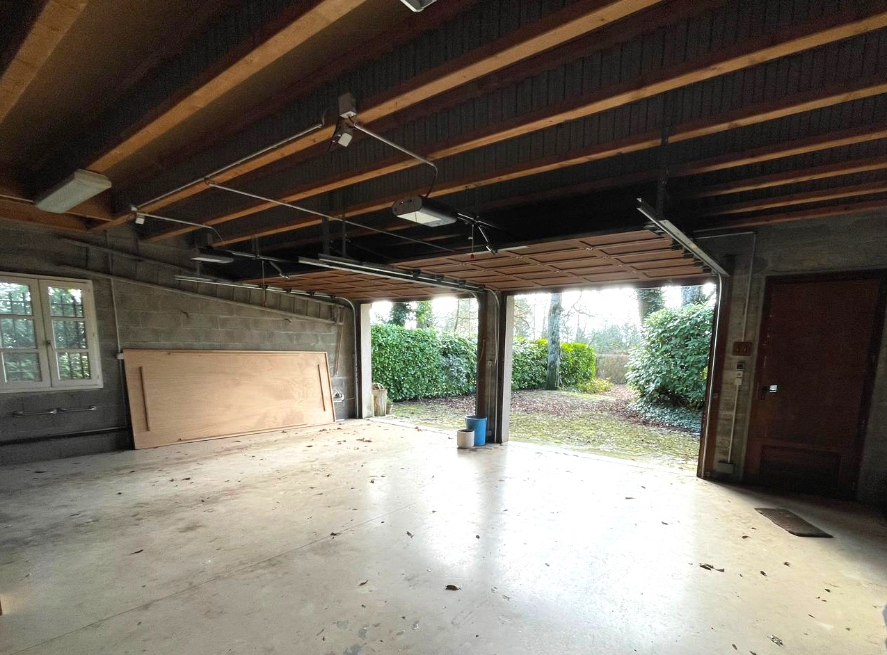 Belle propriété de Famille offrant 400m² habitables avec dépendances et garage sur 1ha2 de parc arboré