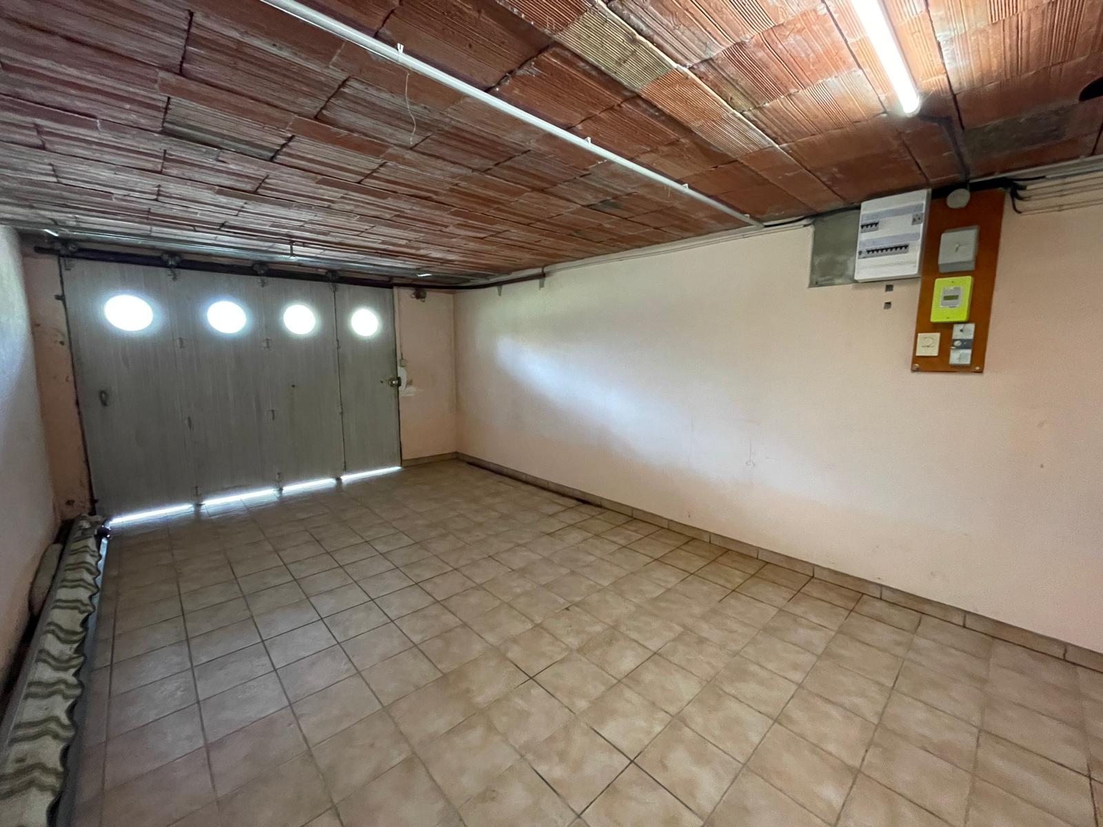 Maison sur sous-sol offrant env. 88m² habitables avec agréable jardin