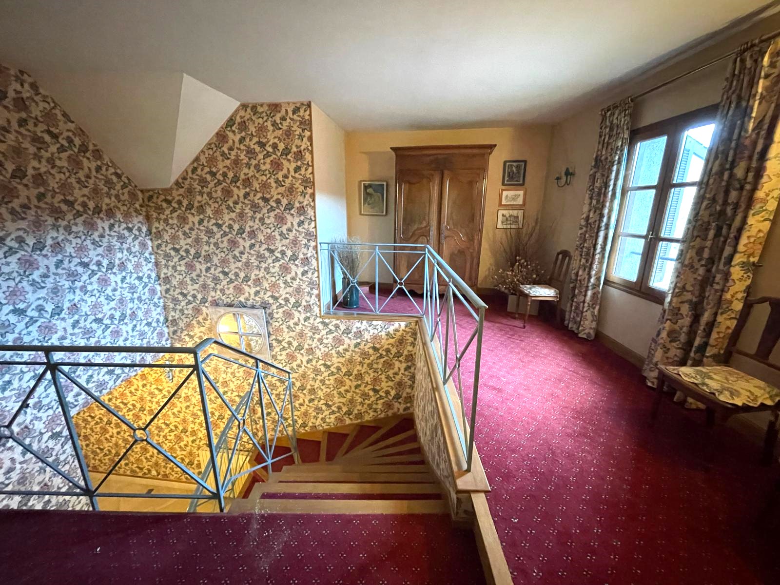Belle propriété de Famille offrant 400m² habitables avec dépendances et garage sur 1ha2 de parc arboré