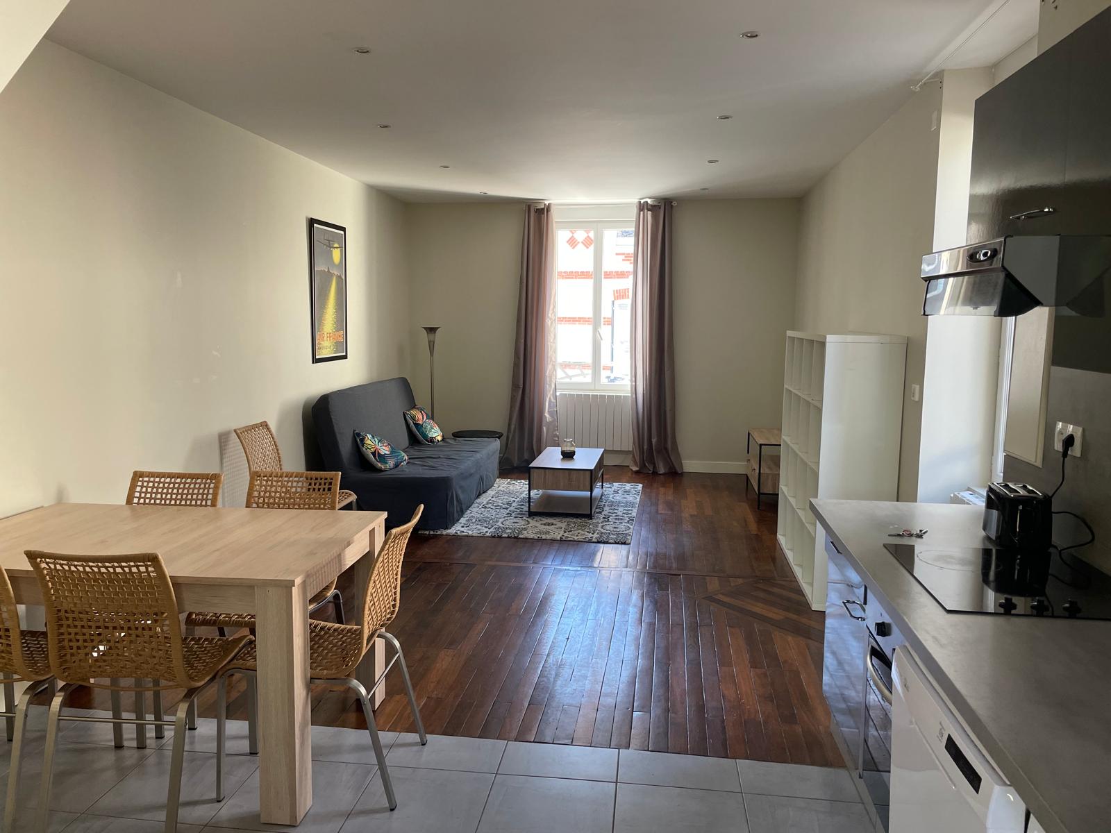 BOURGES QUARTIER SERAUCOURT – Agréable maison rénovée avec terrasse et jardin