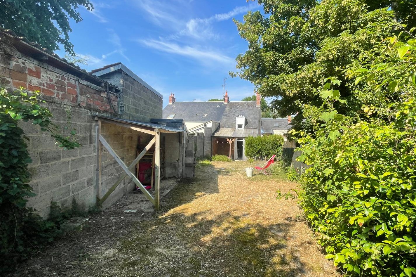 BOURGES QUARTIER SERAUCOURT – Agréable maison rénovée avec terrasse et jardin