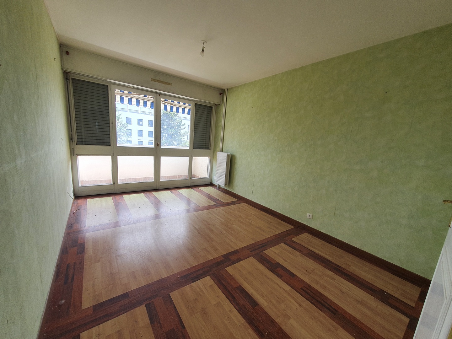 Bourges – Appartement à rénover offrant environ 67m² avec balcon