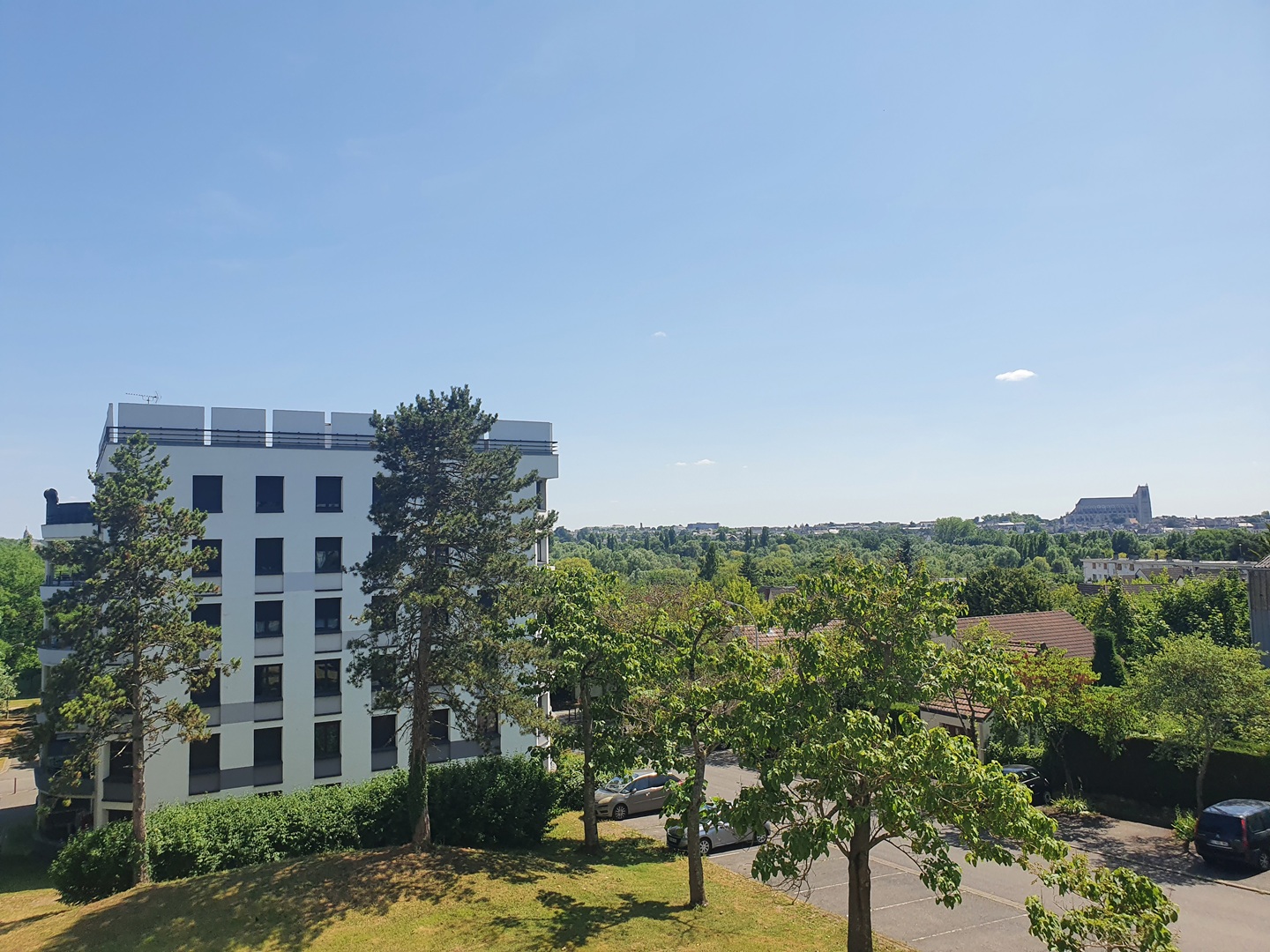Bourges – Appartement à rénover offrant environ 67m² avec balcon