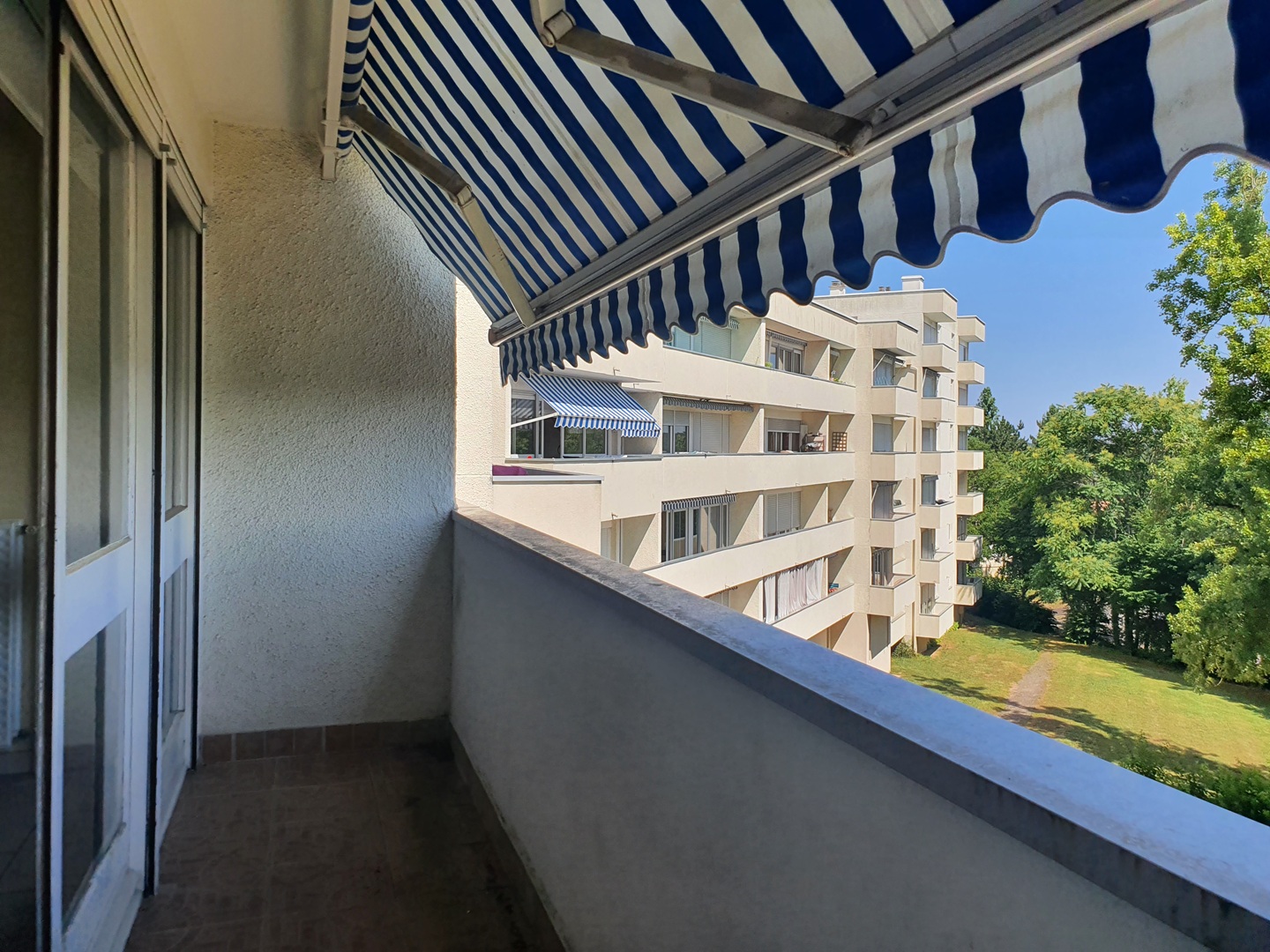 Bourges – Appartement à rénover offrant environ 67m² avec balcon