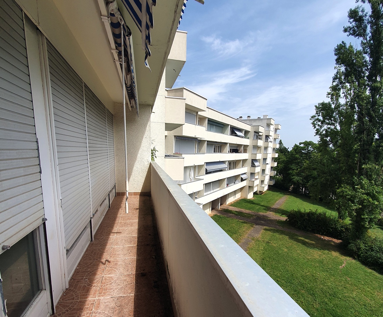 Bourges – Appartement à rénover offrant environ 67m² avec balcon