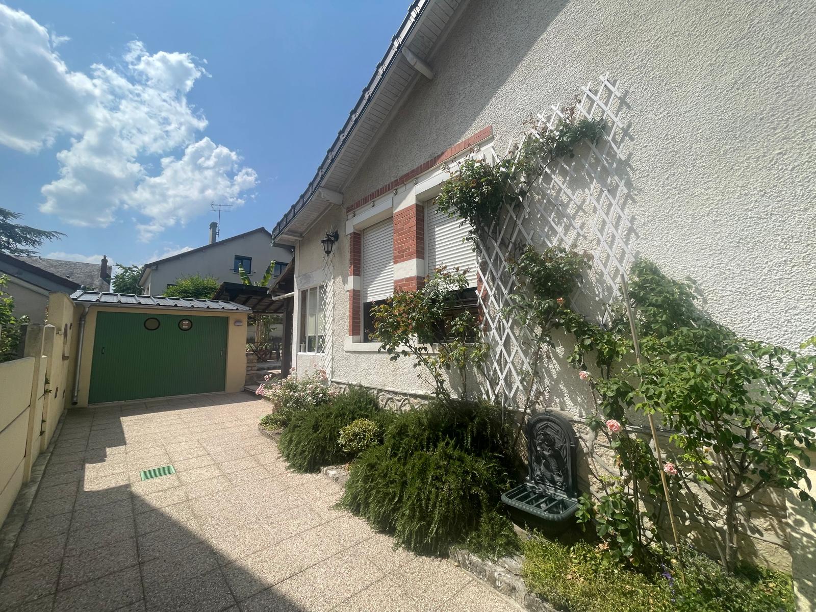 Saint-Doulchard – Maison style 1930&rsquo;s avec jardin et garage