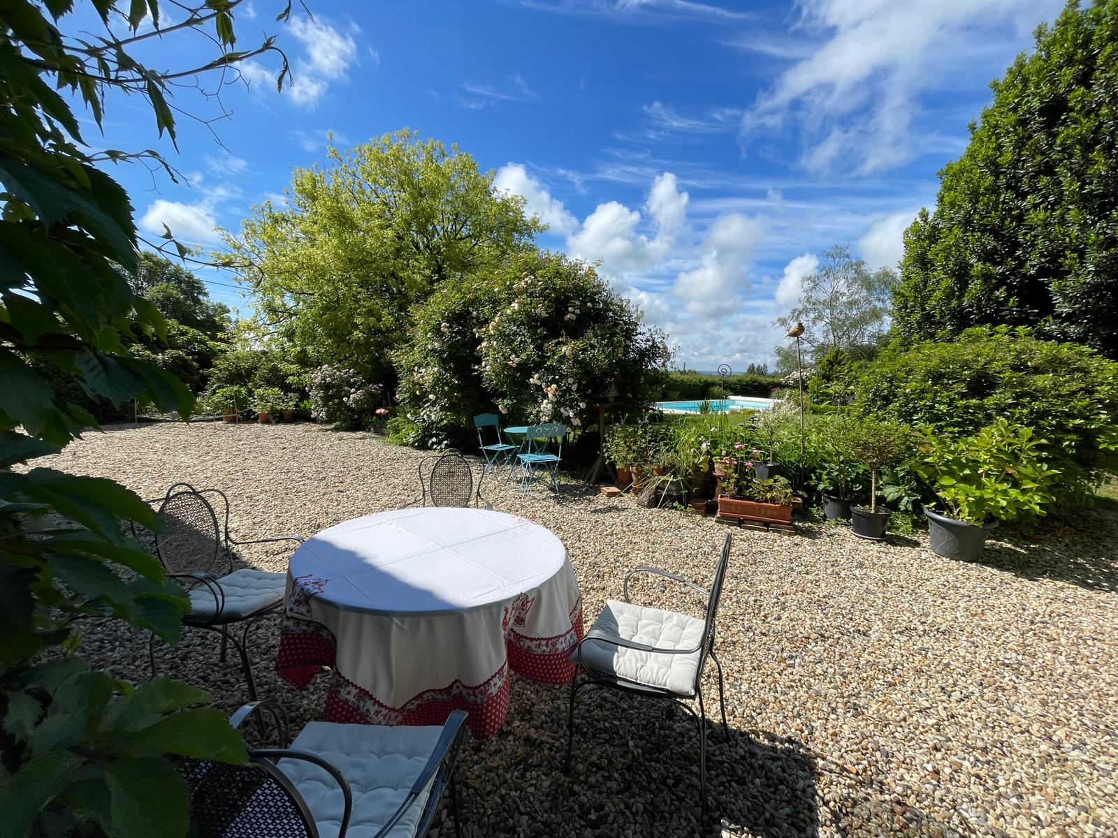 Beaucoup de charme, maison de campagne située entre BOURGES et SANCERRE