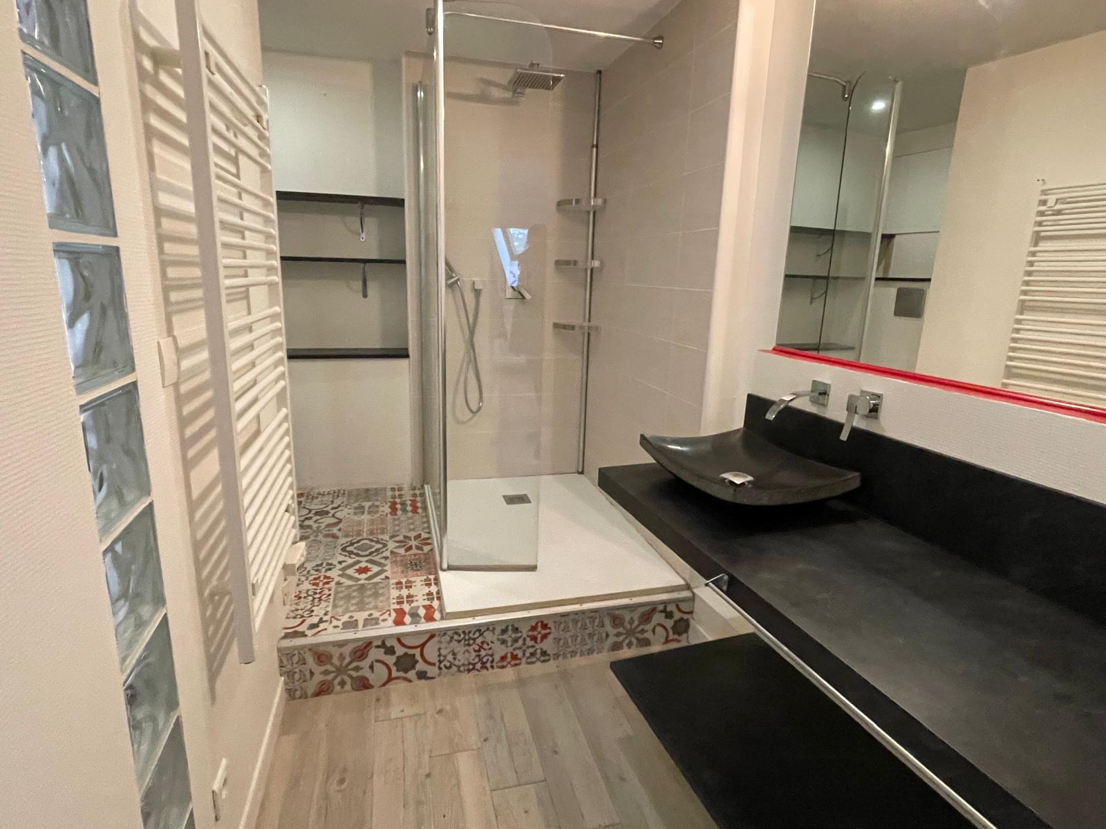 Quartier Jean Jaurès / Avaricum – Charmant appartement en duplex offrant 91m² Carrez