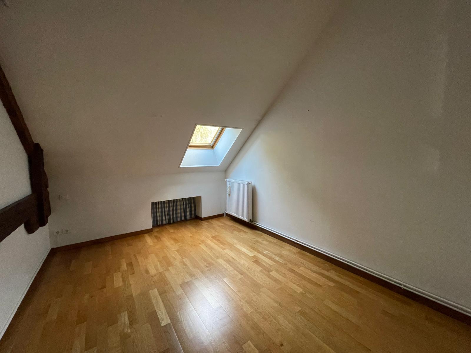 Quartier Jean Jaurès / Avaricum – Charmant appartement en duplex offrant 91m² Carrez