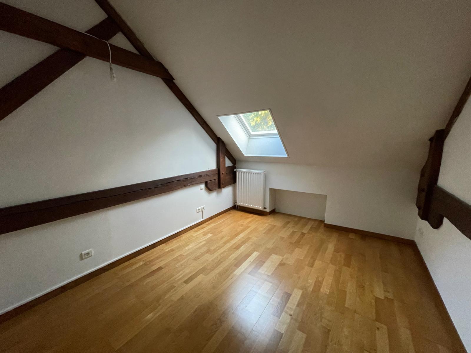 Quartier Jean Jaurès / Avaricum – Charmant appartement en duplex offrant 91m² Carrez