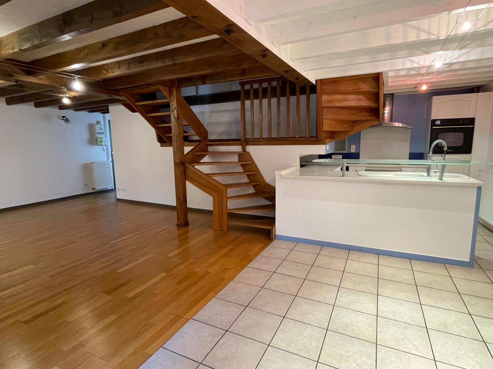 Quartier Jean Jaurès / Avaricum – Charmant appartement en duplex offrant 91m² Carrez