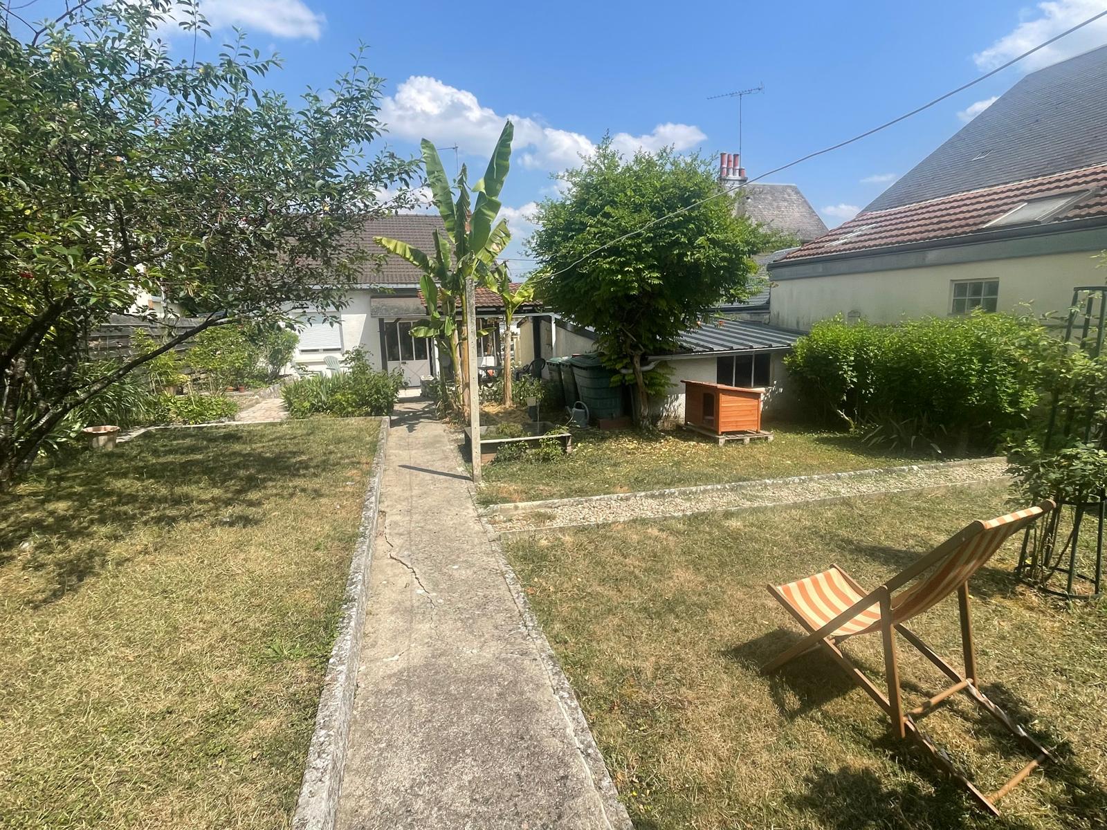 Saint-Doulchard – Maison style 1930&rsquo;s avec jardin et garage