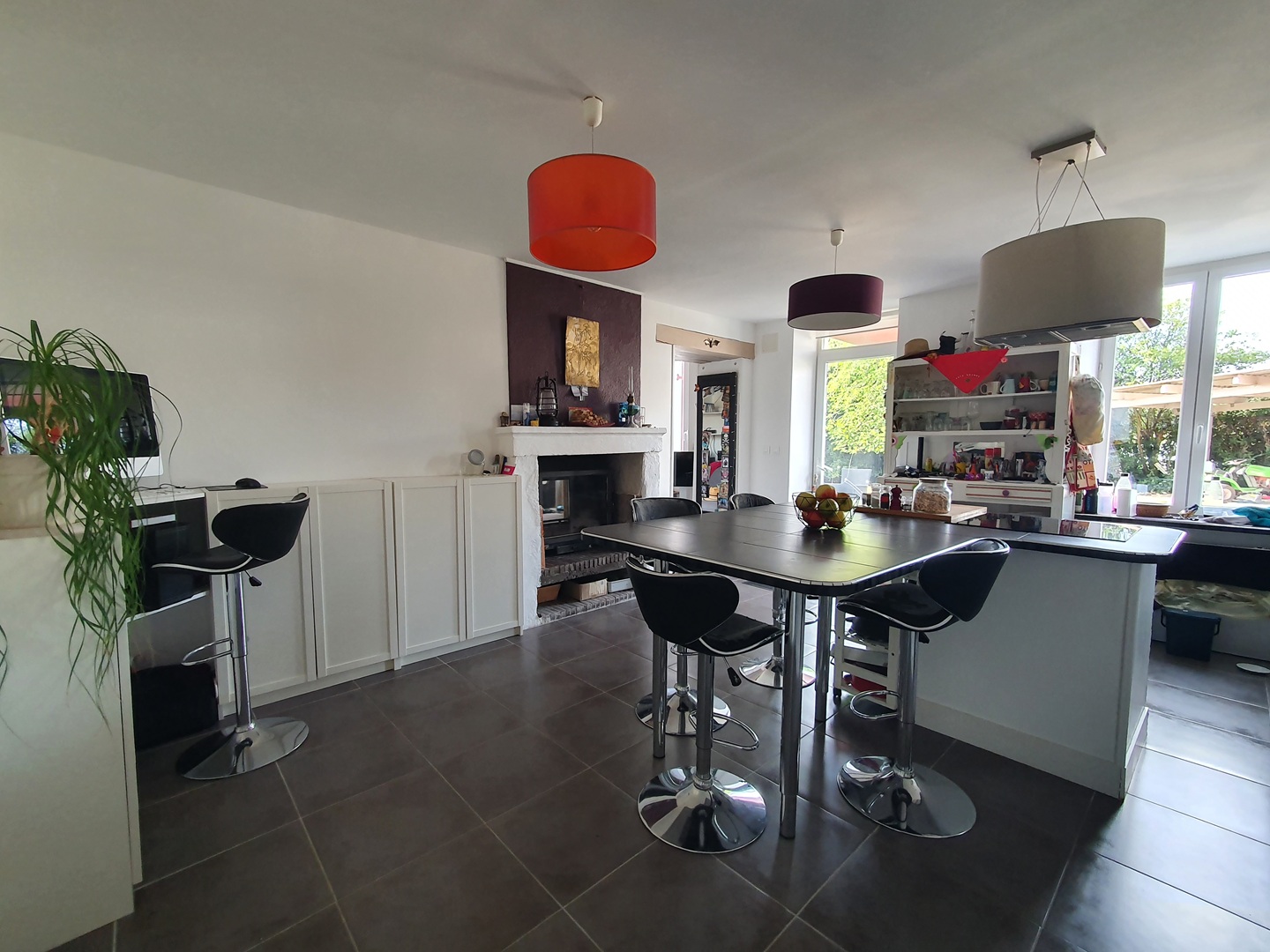 Maison de village avec beau jardin et dépendances