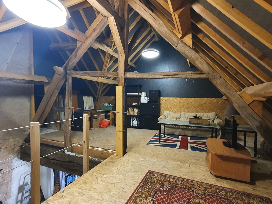 Maison de village avec beau jardin et dépendances