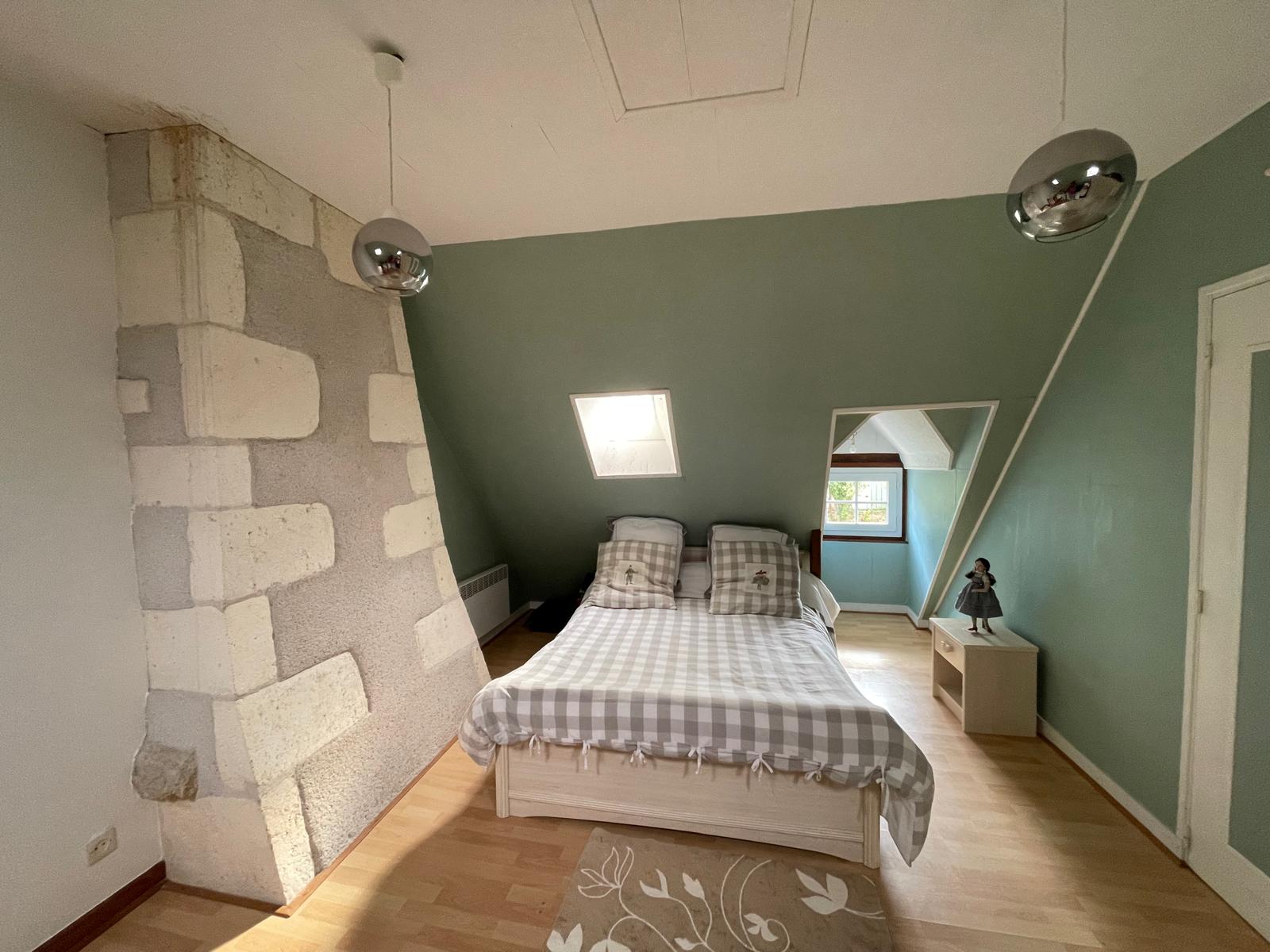 Jolie longère rénovée située dans un petit village à l’entrée de Bourges