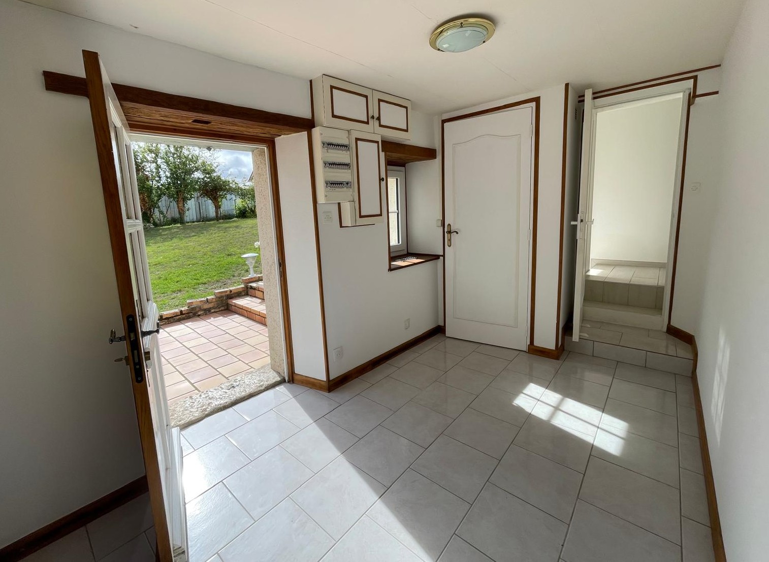 Jolie longère rénovée située dans un petit village à l’entrée de Bourges