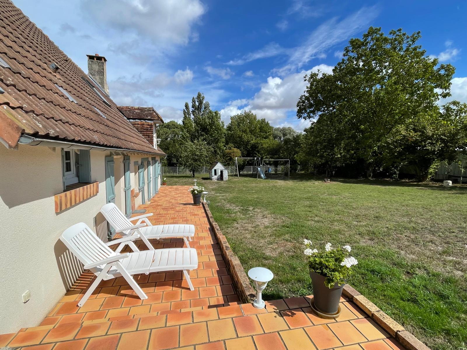 Jolie longère rénovée située dans un petit village à l’entrée de Bourges