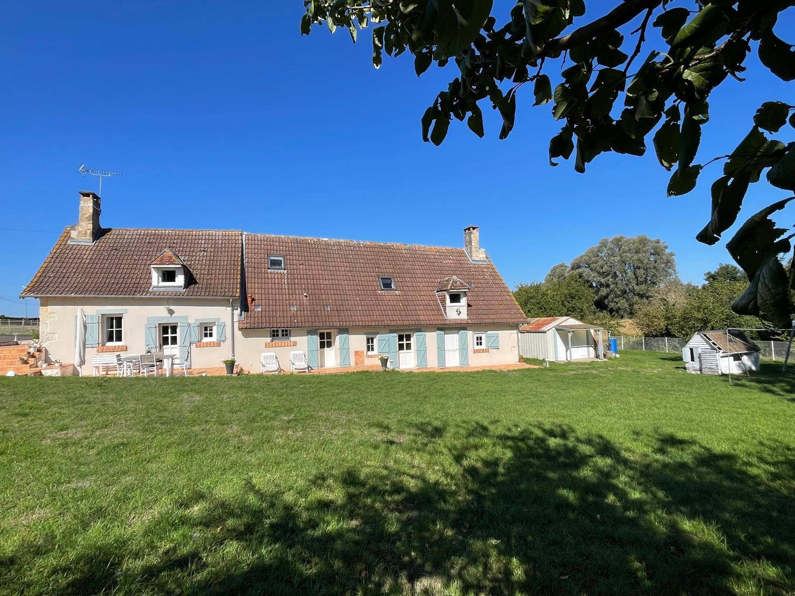Jolie longère rénovée située dans un petit village à l’entrée de Bourges - Image principale