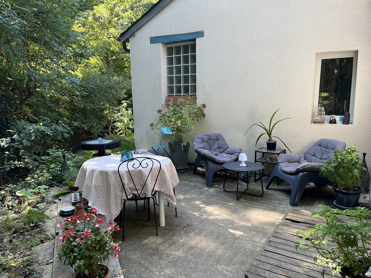 Jolie longère rénovée avec dépendances située dans un environnement bucolique à 20 minutes au Nord de BOURGES