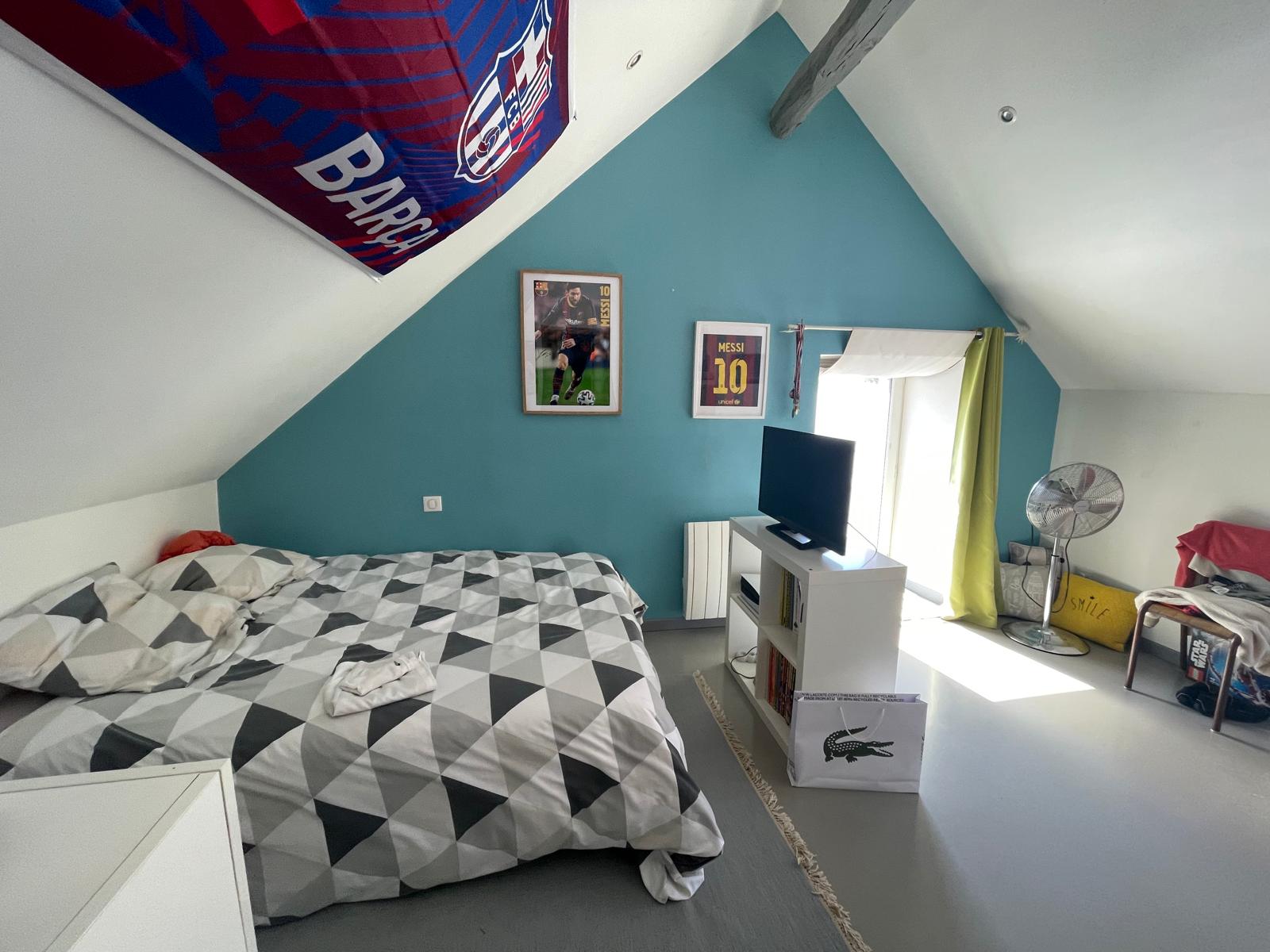 Jolie longère rénovée avec dépendances située dans un environnement bucolique à 20 minutes au Nord de BOURGES