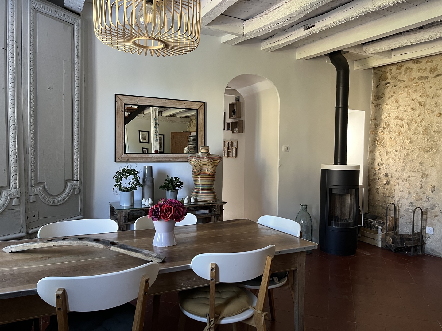 Jolie longère rénovée avec dépendances située dans un environnement bucolique à 20 minutes au Nord de BOURGES