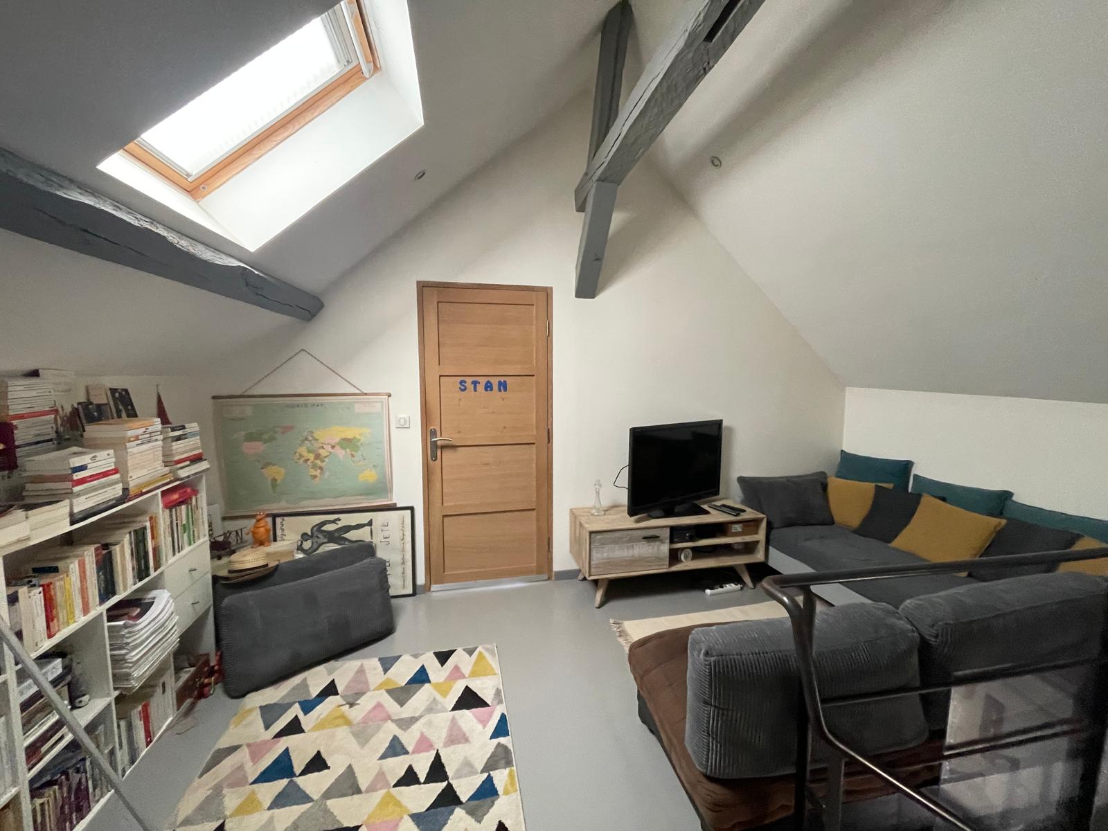 Jolie longère rénovée avec dépendances située dans un environnement bucolique à 20 minutes au Nord de BOURGES