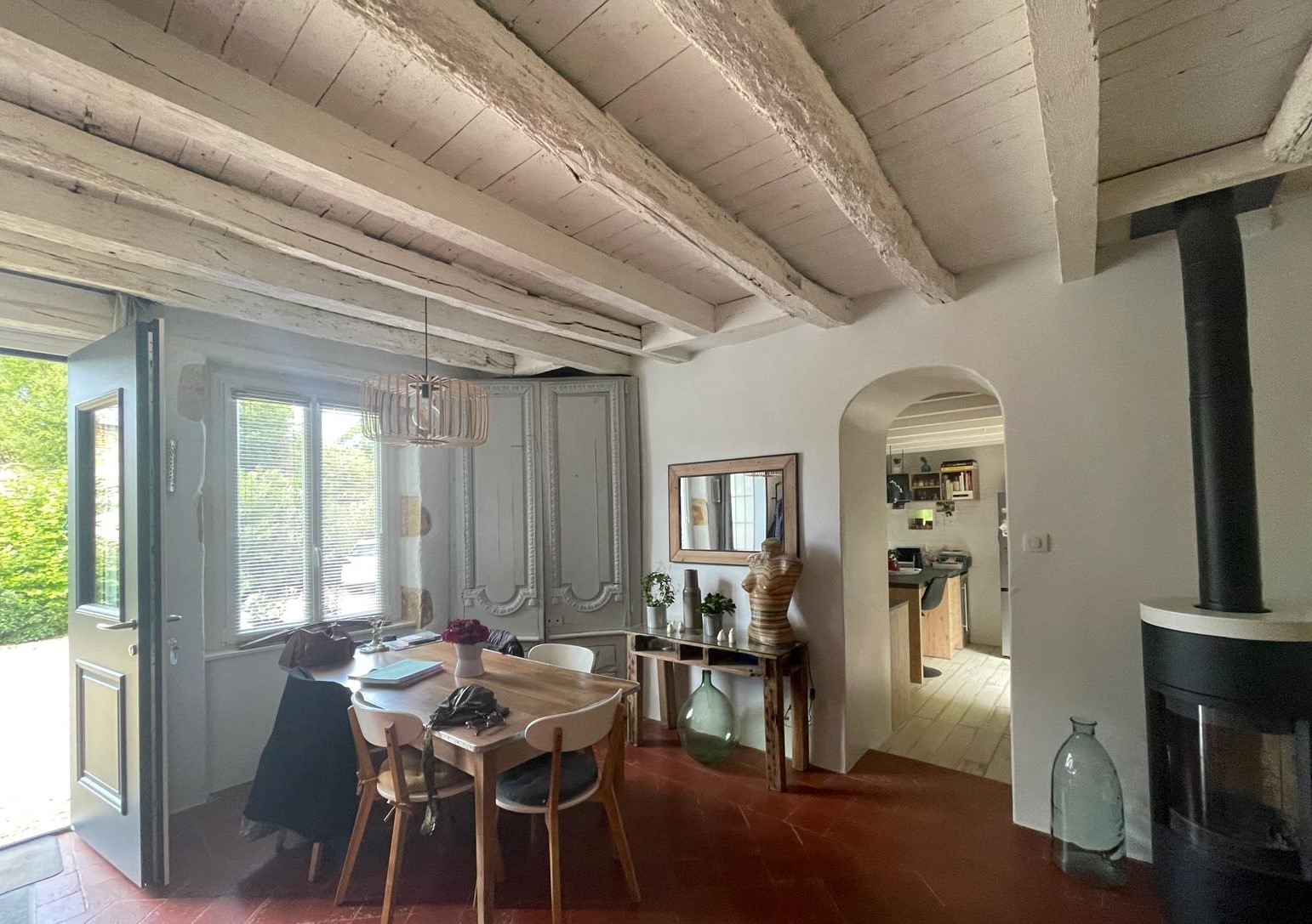 Jolie longère rénovée avec dépendances située dans un environnement bucolique à 20 minutes au Nord de BOURGES