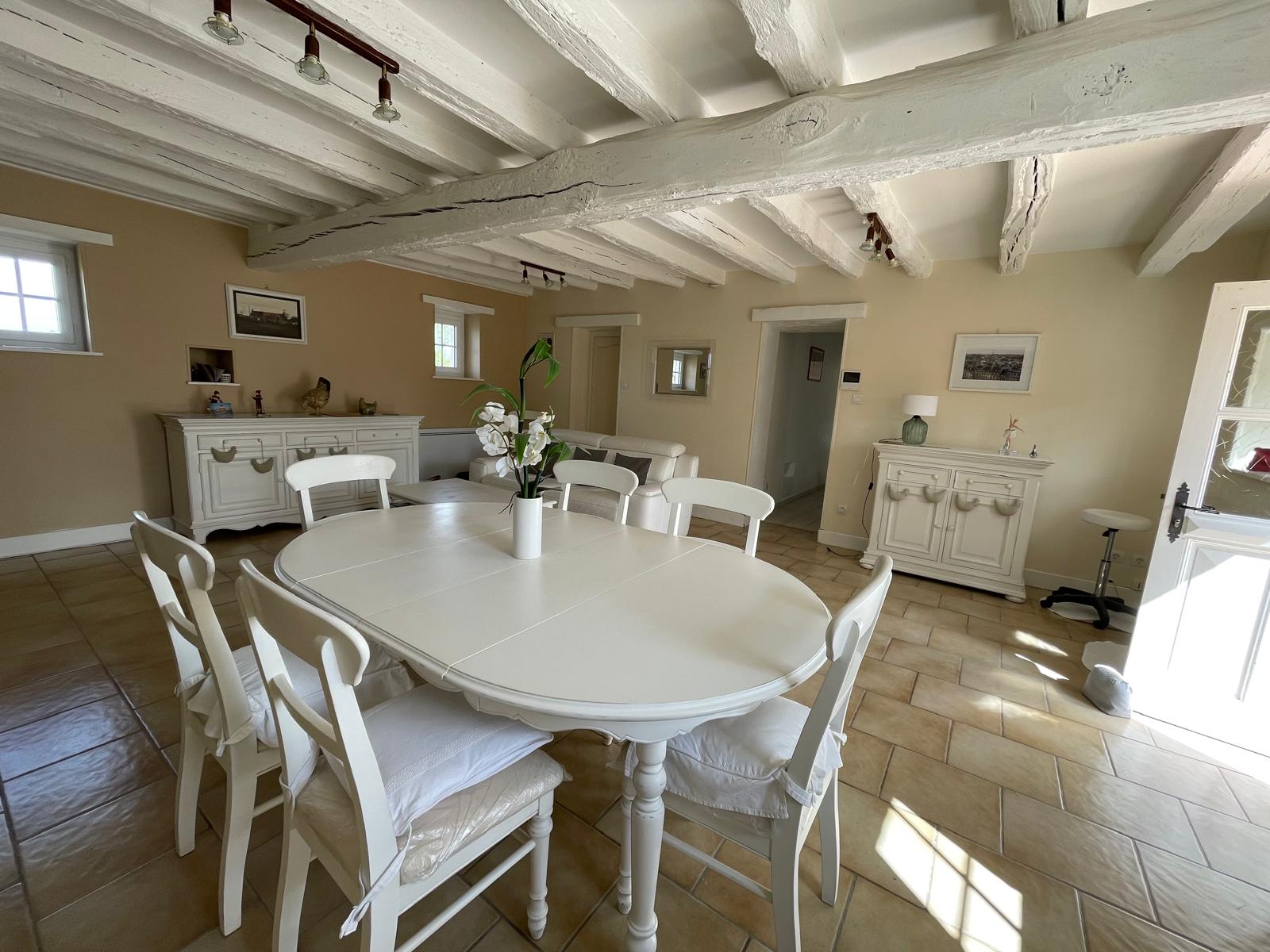 Jolie longère rénovée située dans un petit village à l’entrée de Bourges