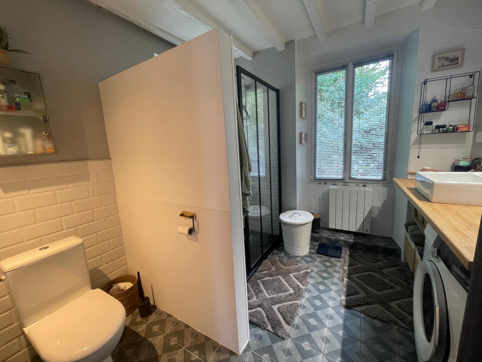 Jolie longère rénovée avec dépendances située dans un environnement bucolique à 20 minutes au Nord de BOURGES