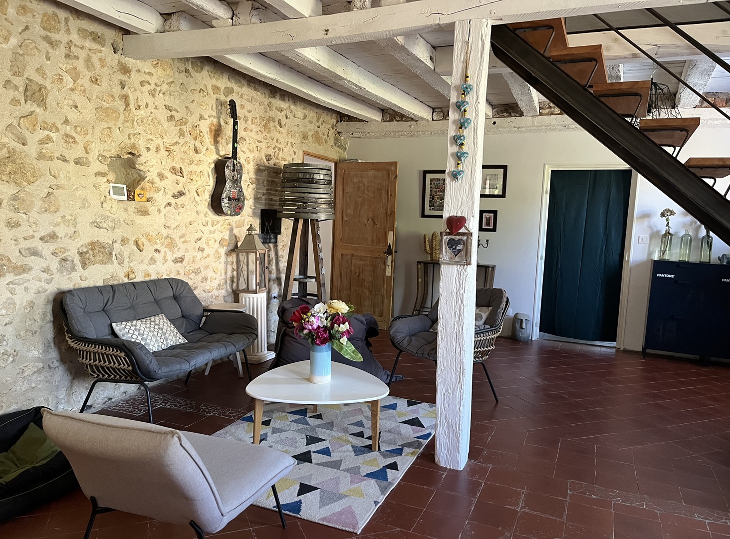 Jolie longère rénovée avec dépendances située dans un environnement bucolique à 20 minutes au Nord de BOURGES