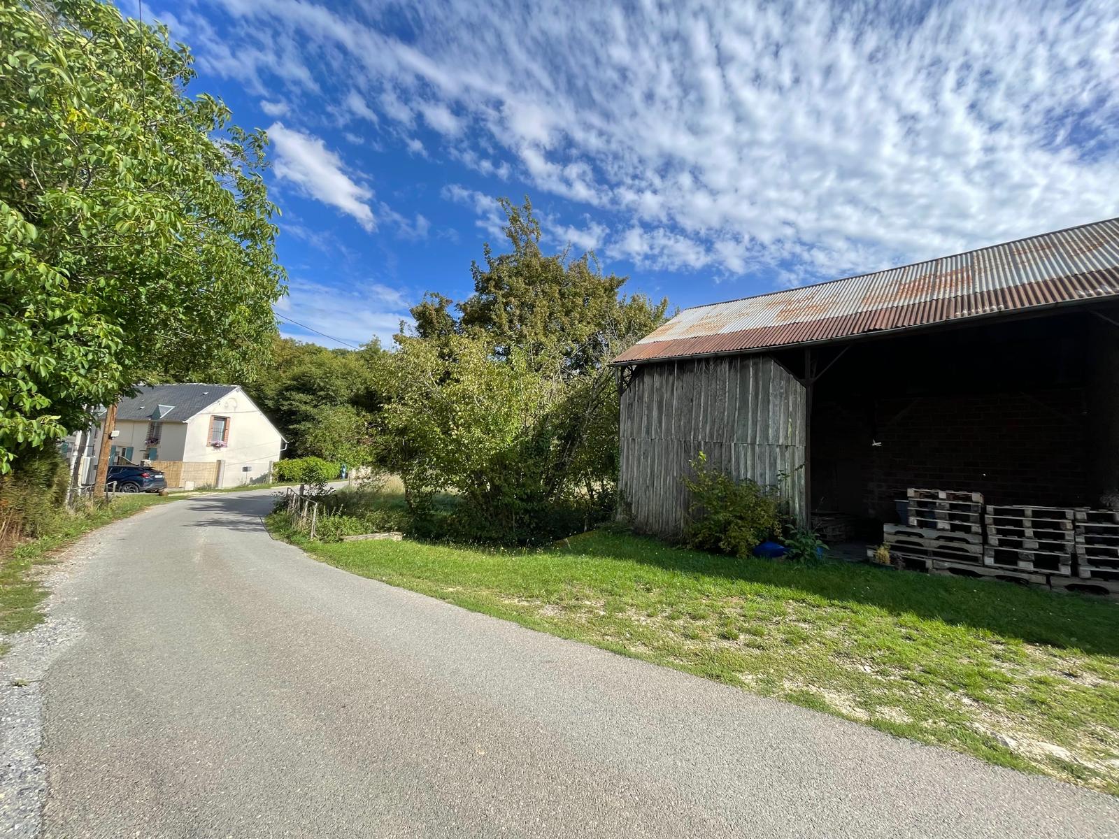 Jolie longère rénovée avec dépendances située dans un environnement bucolique à 20 minutes au Nord de BOURGES
