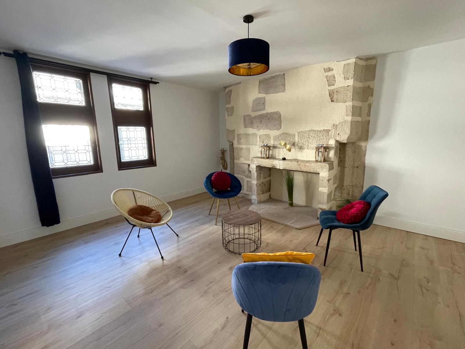 Bourges Historique – Magnifique appartement rénové offrant de beaux volumes sur 144 m²