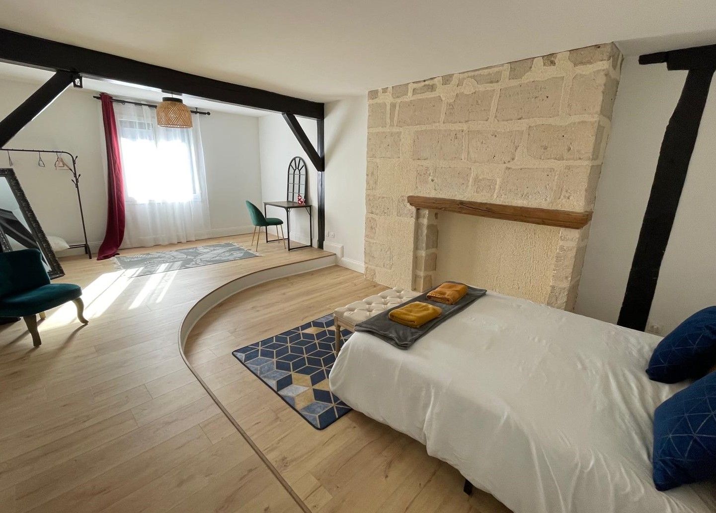 Bourges Historique – Magnifique appartement rénové offrant de beaux volumes sur 144 m²