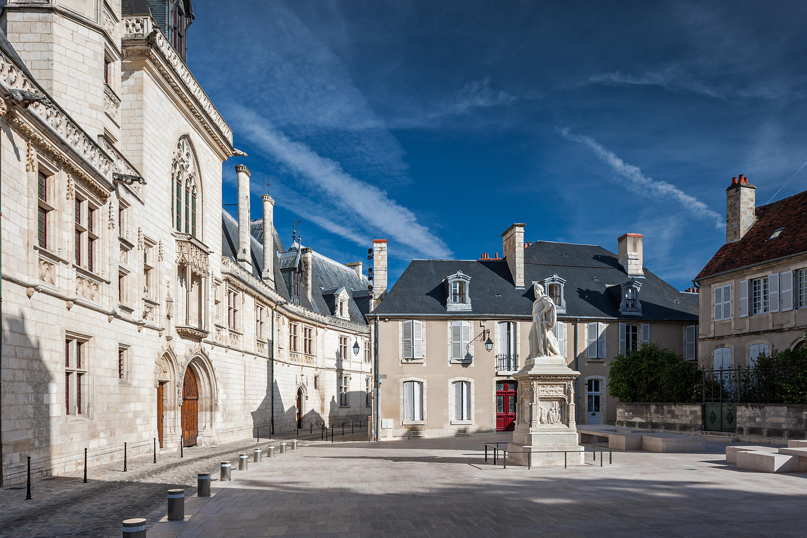 EXCLUSIVITE – Au cœur du Centre Ville Historique de BOURGES – Appartement de standing avec stationnement