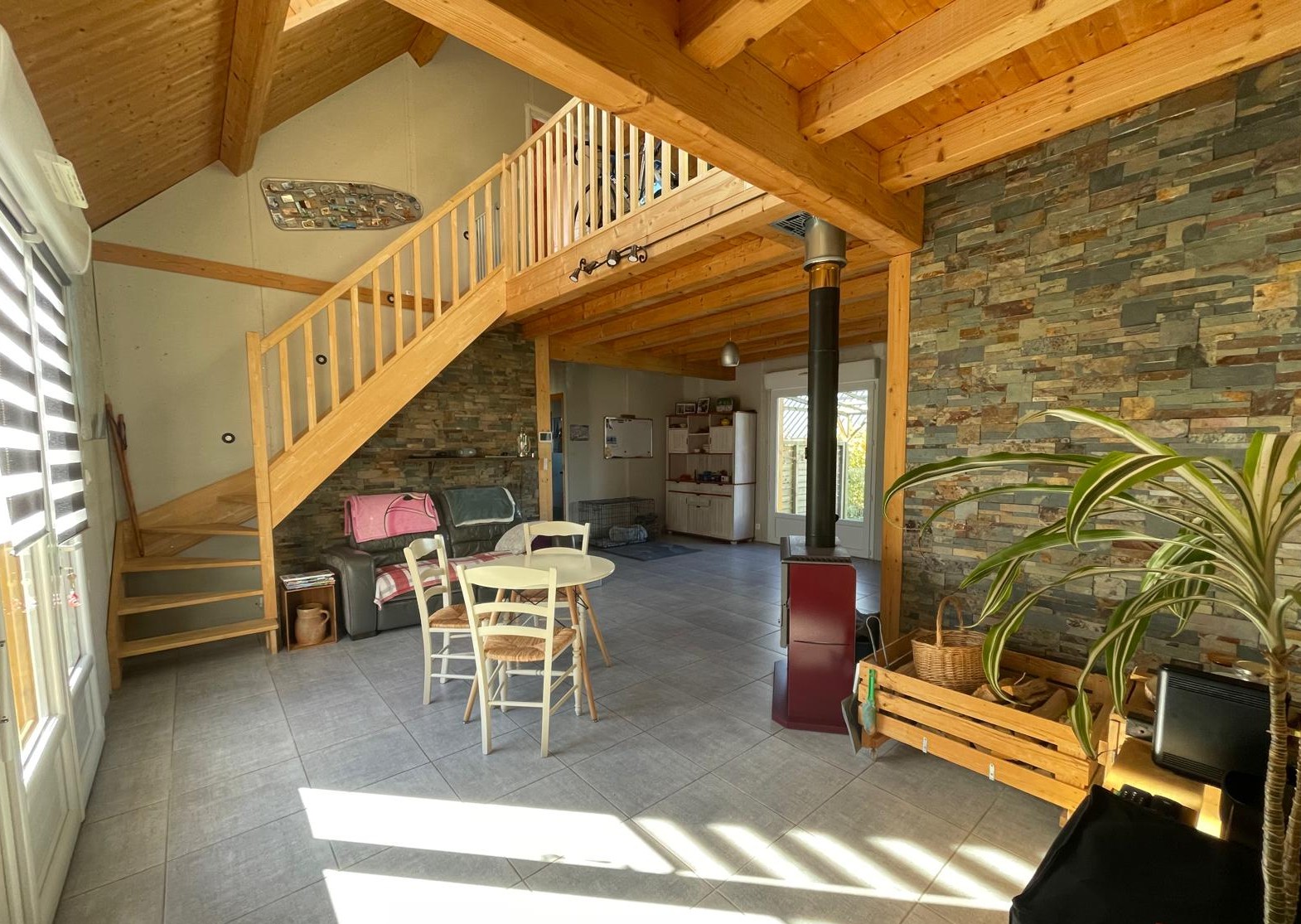 Agréable maison ossature bois offrant 99,47m² habitables avec dépendance