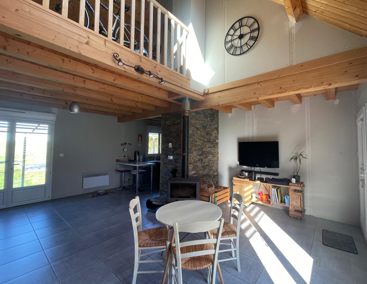 Agréable maison ossature bois offrant 99,47m² habitables avec dépendance