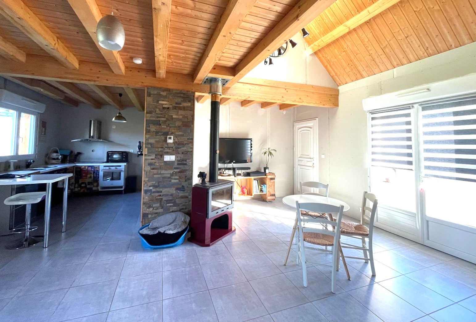 Agréable maison ossature bois offrant 99,47m² habitables avec dépendance