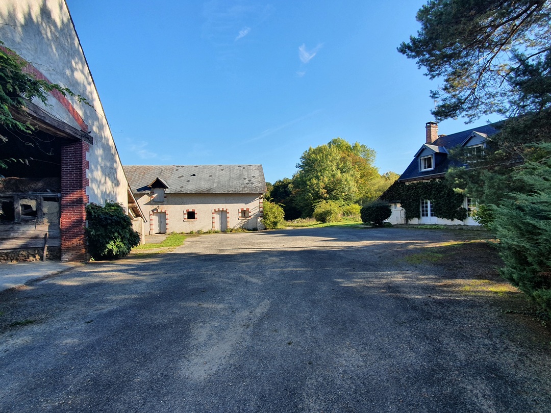 Propriété d&rsquo;exception située à 20 minutes de Bourges avec pâtures et étang