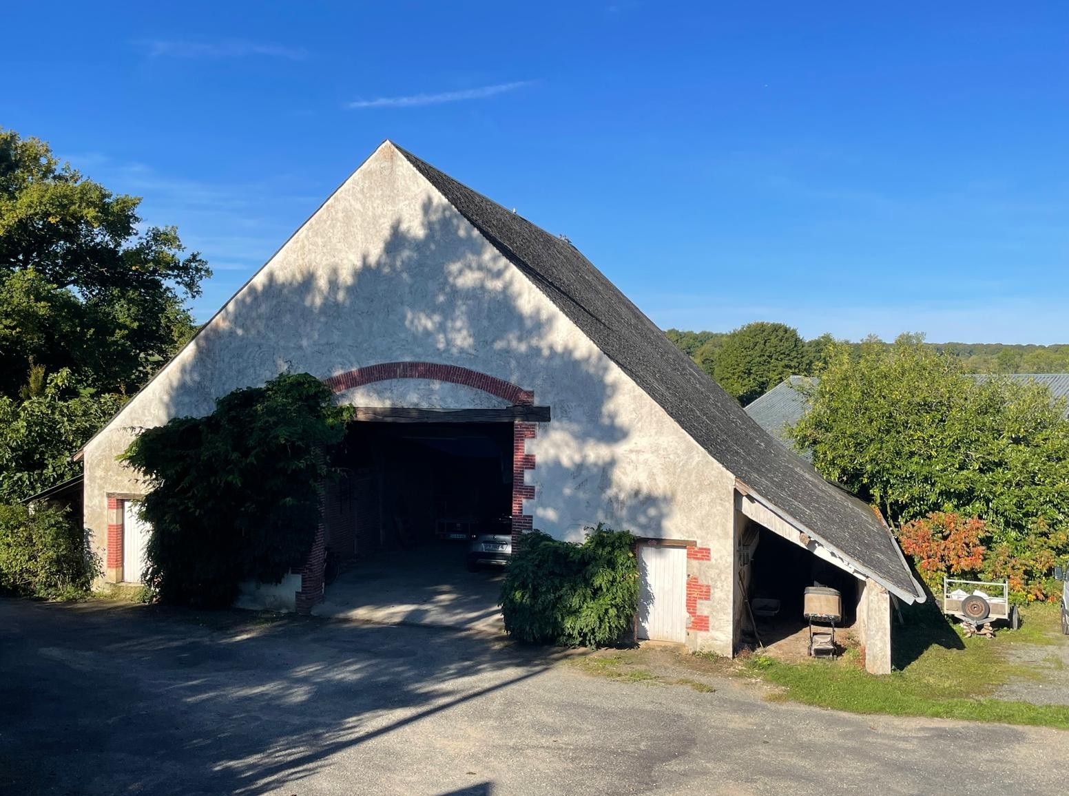 Propriété d&rsquo;exception située à 20 minutes de Bourges avec pâtures et étang