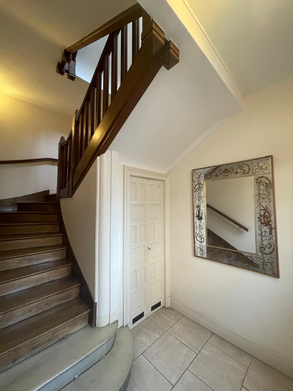 Idéal Profession Libérale ou Résidence Principale ! Grand appartement de standing Type 5 avec terrasse