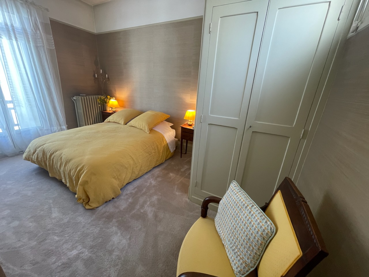 Idéal Profession Libérale ou Résidence Principale ! Grand appartement de standing Type 5 avec terrasse