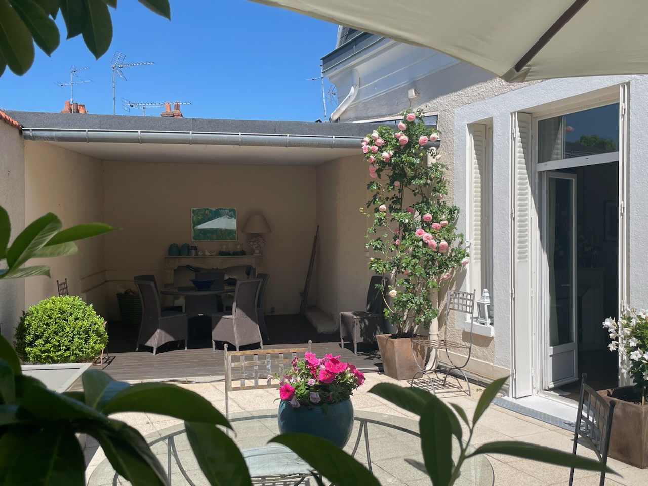 Idéal Profession Libérale ou Résidence Principale ! Grand appartement de standing Type 5 avec terrasse