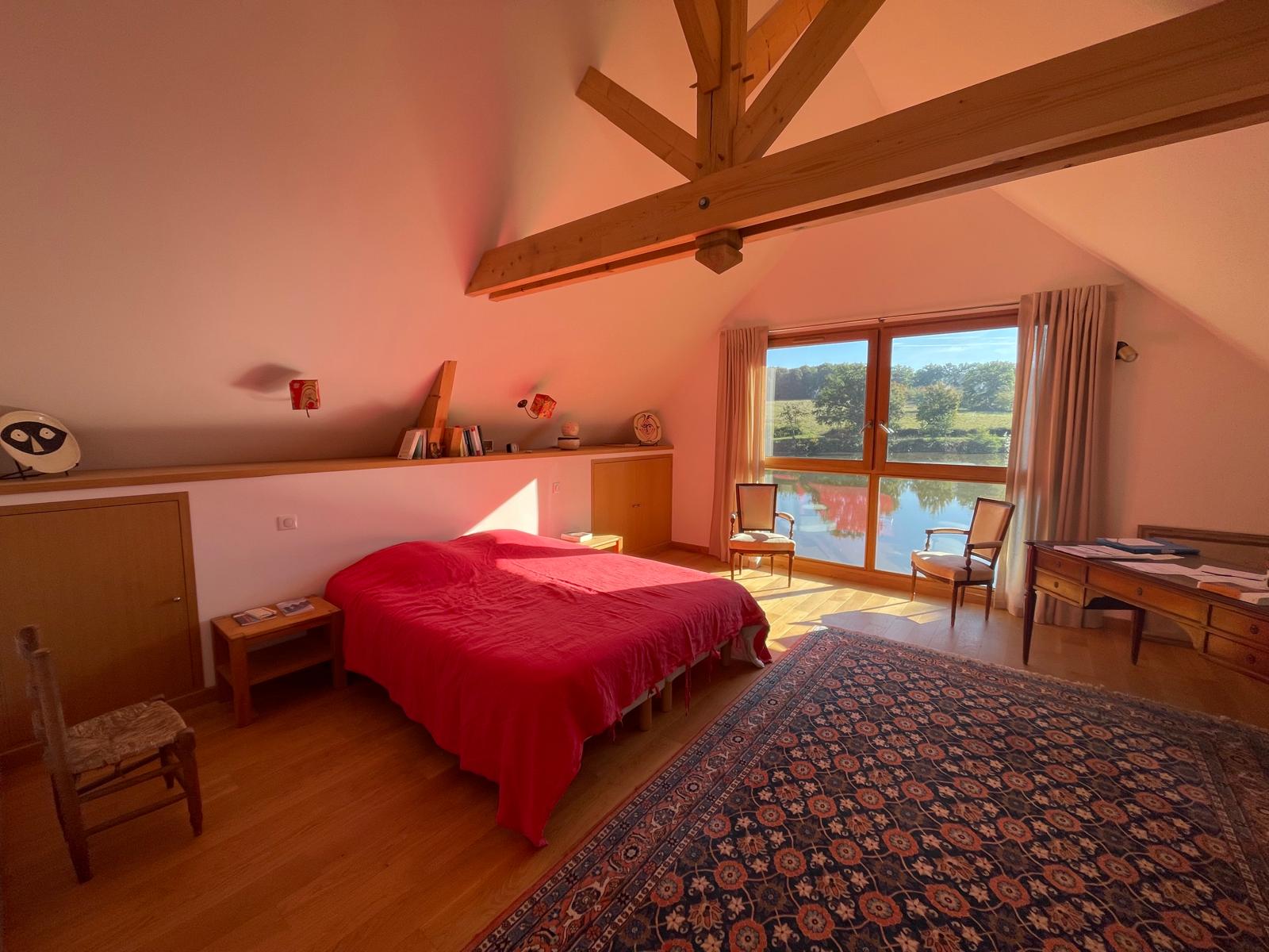 Propriété d&rsquo;exception située à 20 minutes de Bourges avec pâtures et étang